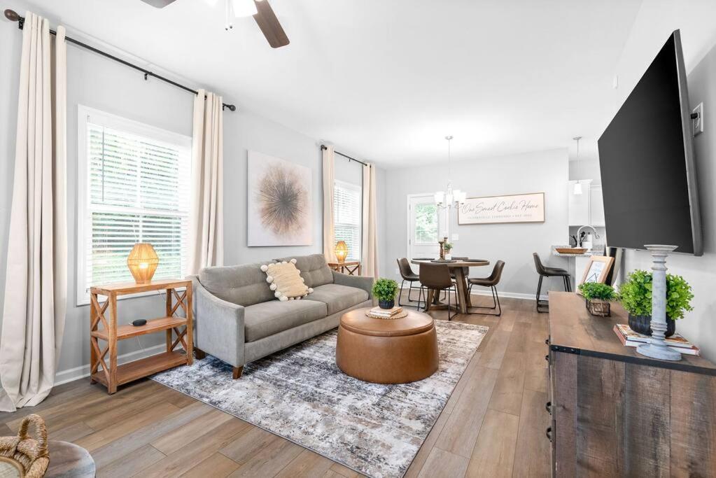 One-Of-A-Kind Smart, Cookie Themed Home For Up To 6 Clarksville Exterior photo