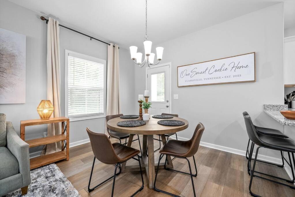 One-Of-A-Kind Smart, Cookie Themed Home For Up To 6 Clarksville Exterior photo