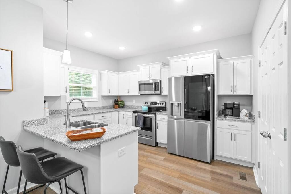 One-Of-A-Kind Smart, Cookie Themed Home For Up To 6 Clarksville Exterior photo