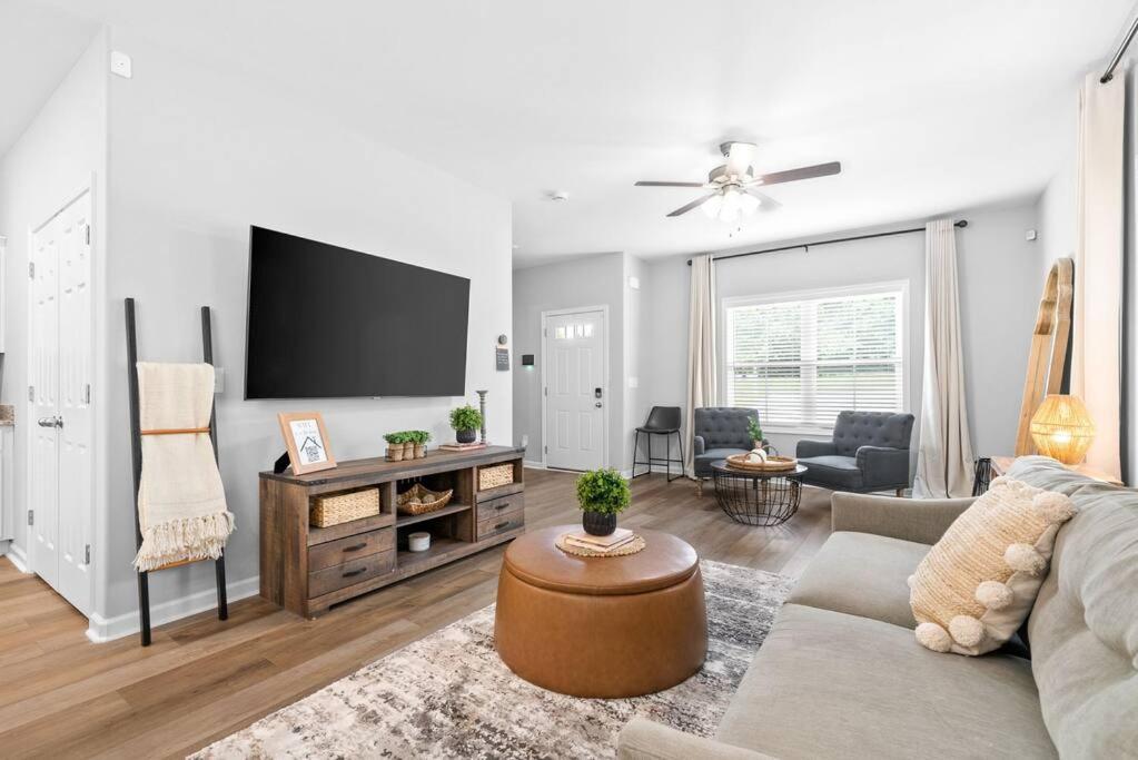One-Of-A-Kind Smart, Cookie Themed Home For Up To 6 Clarksville Exterior photo